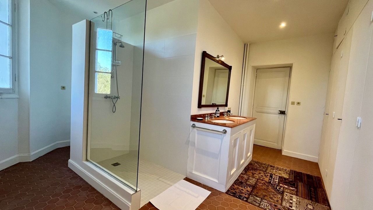 Photo of Bathroom in Cannes