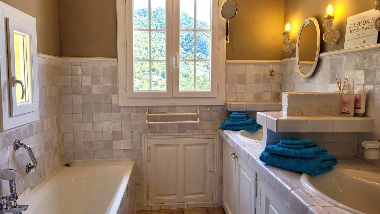 Photo of Bathroom in Porcio