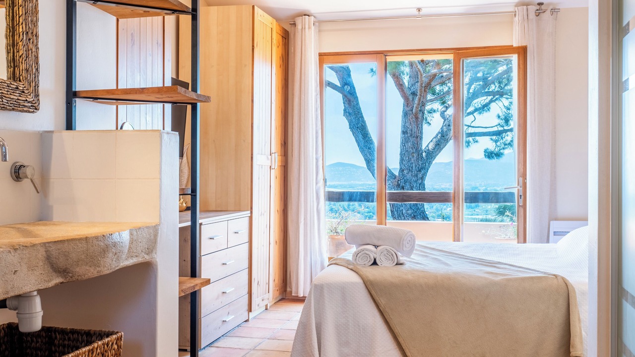 Photo of Bedroom in La Roquette-sur-Siagne