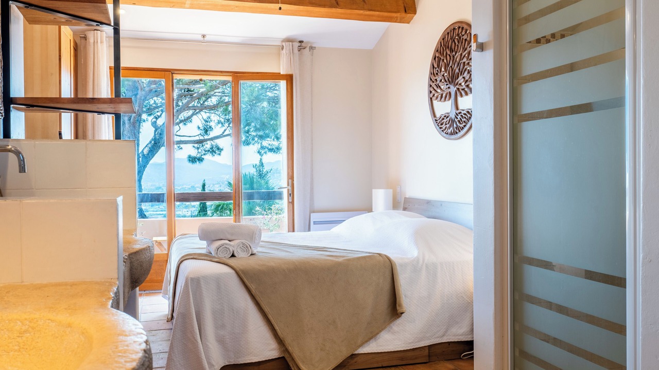 Photo of Bedroom in La Roquette-sur-Siagne