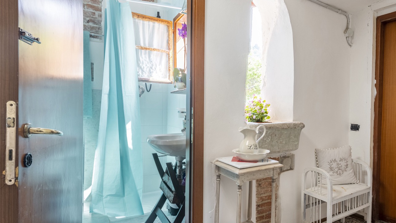 Photo of Bathroom in Carrara