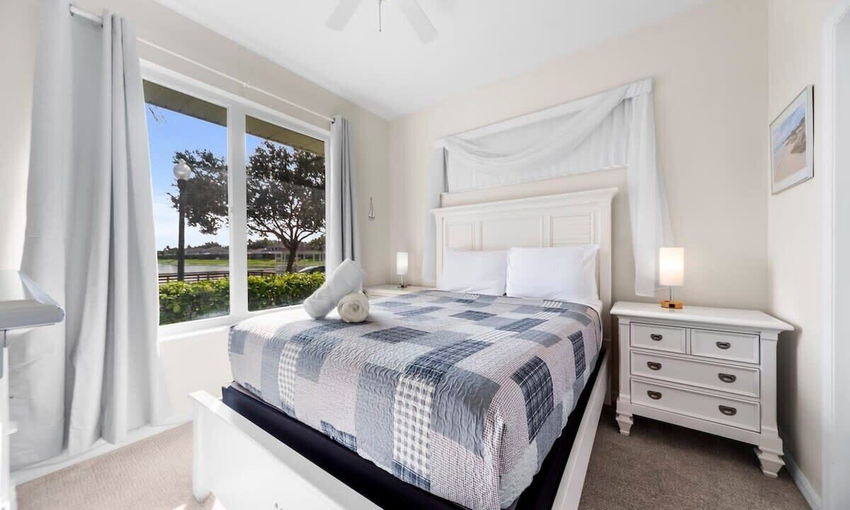 Photo of Bedroom in Sunset Lakes