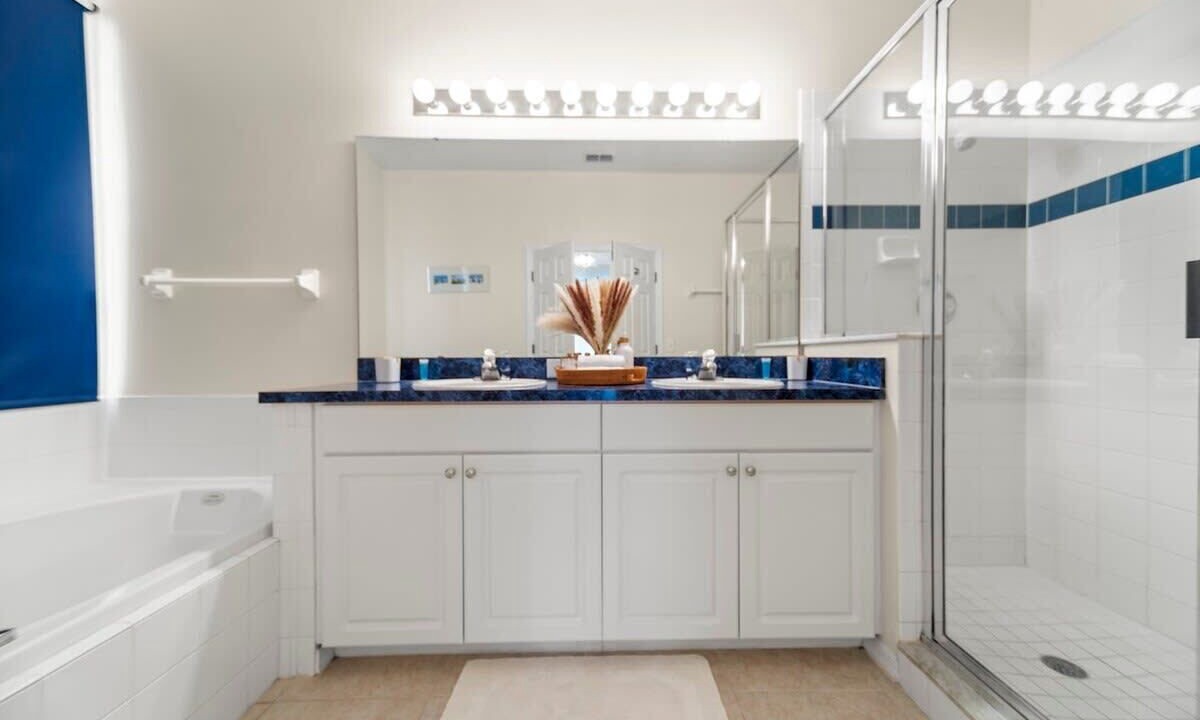 Photo of Bathroom in Sunset Lakes