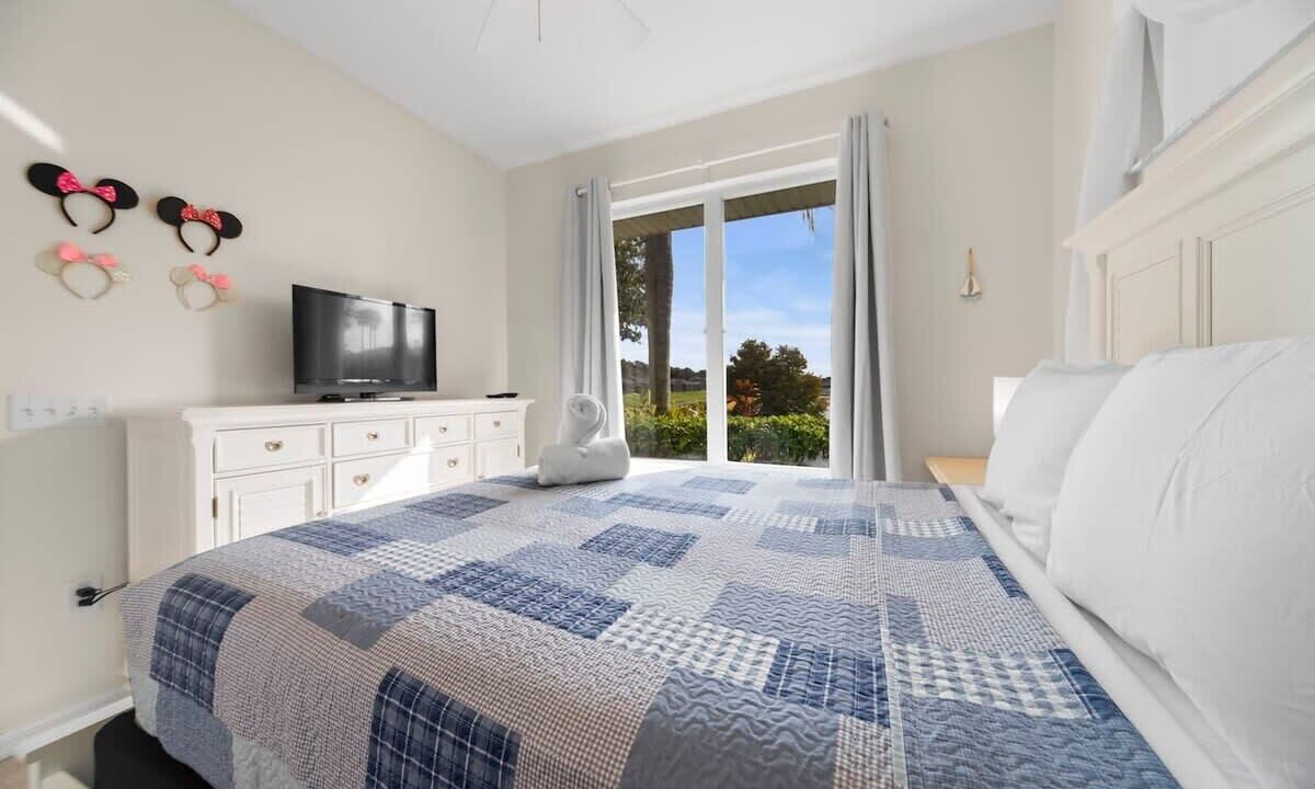 Photo of Bedroom in Sunset Lakes