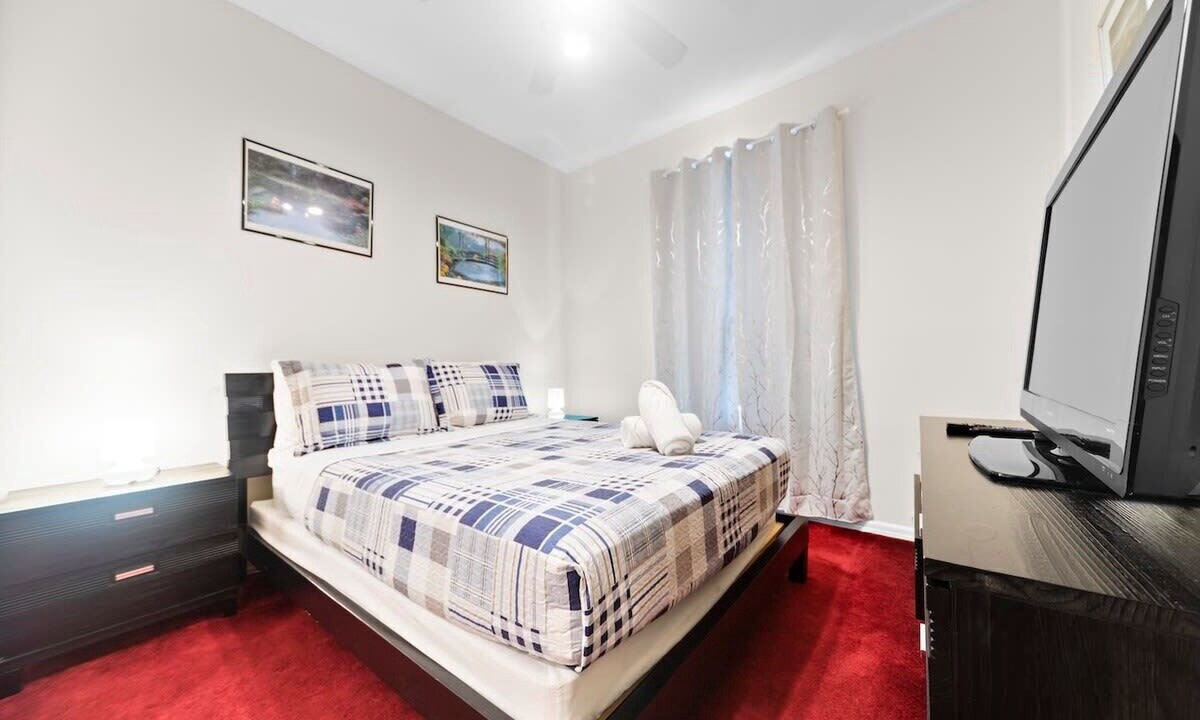 Photo of Bedroom in Sunset Lakes