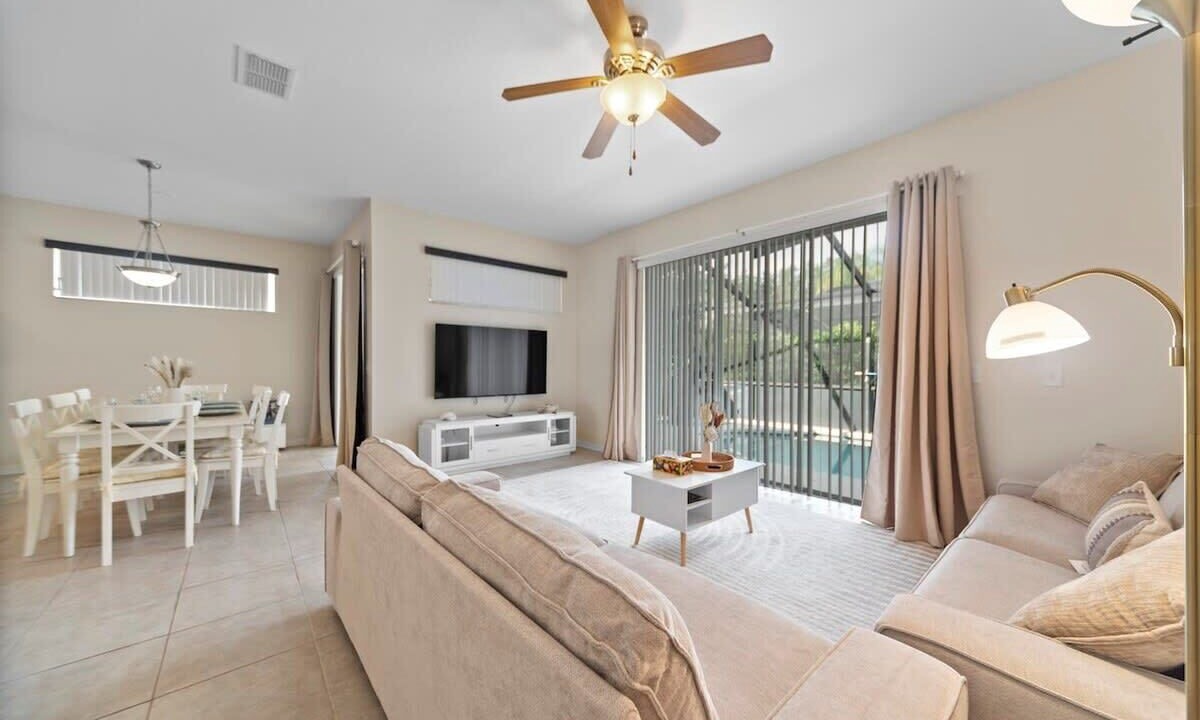Photo of Livingroom in Sunset Lakes