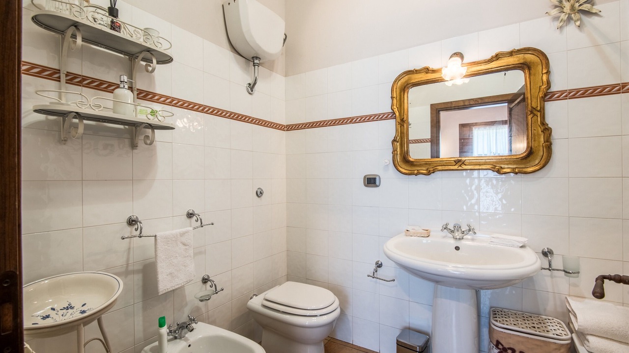 Photo of Bathroom in Murlo