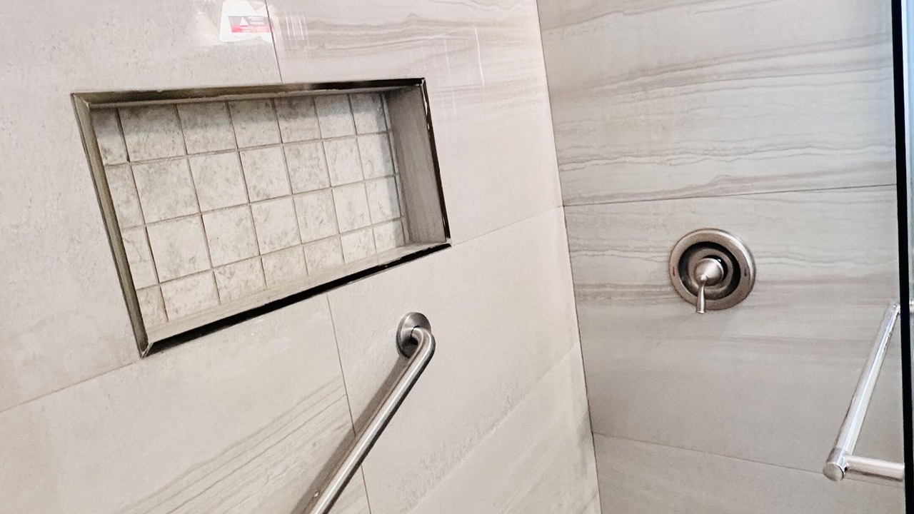 Photo of Bathroom in Azalea Park