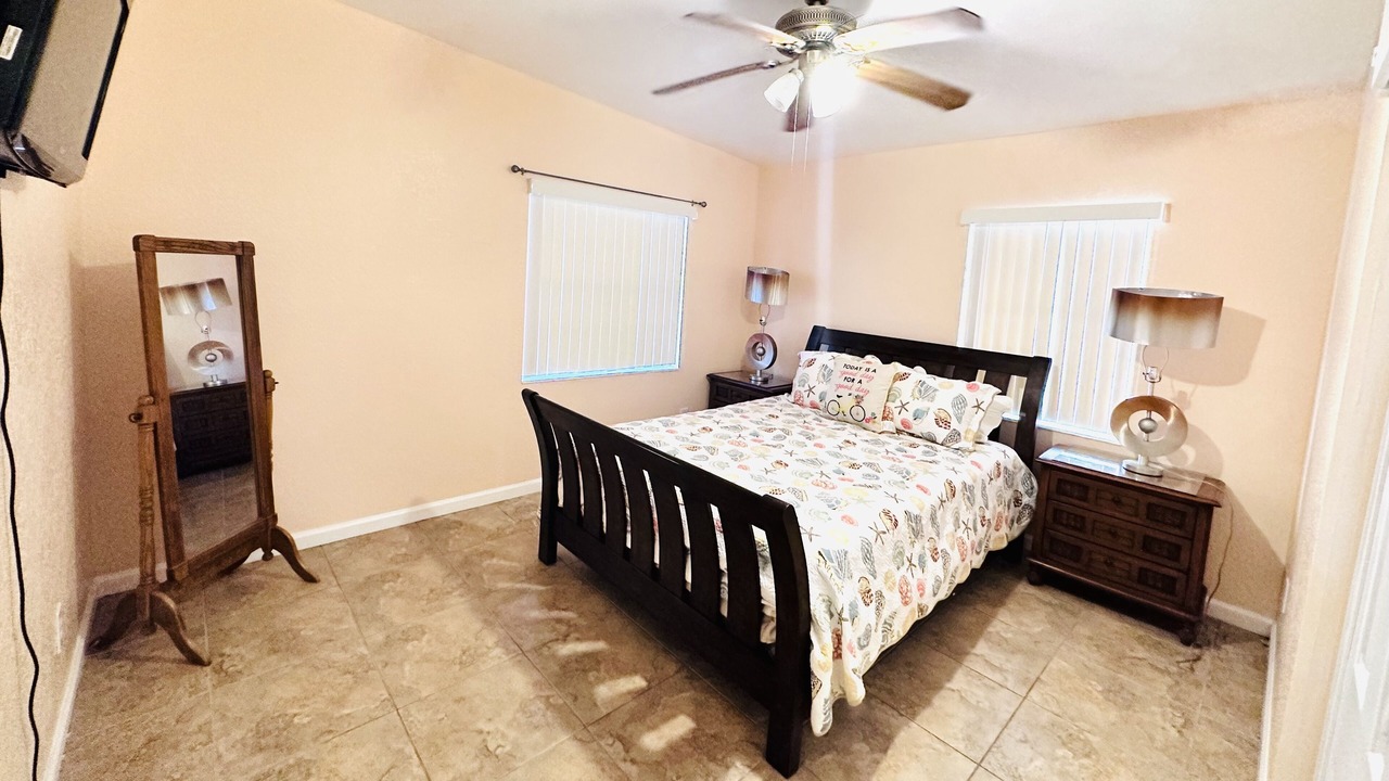 Photo of Bedroom in Azalea Park