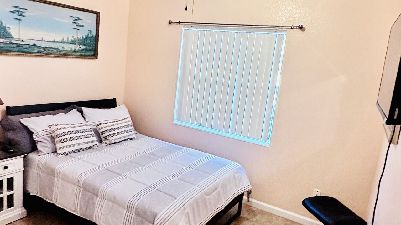 Photo of Bedroom in Azalea Park