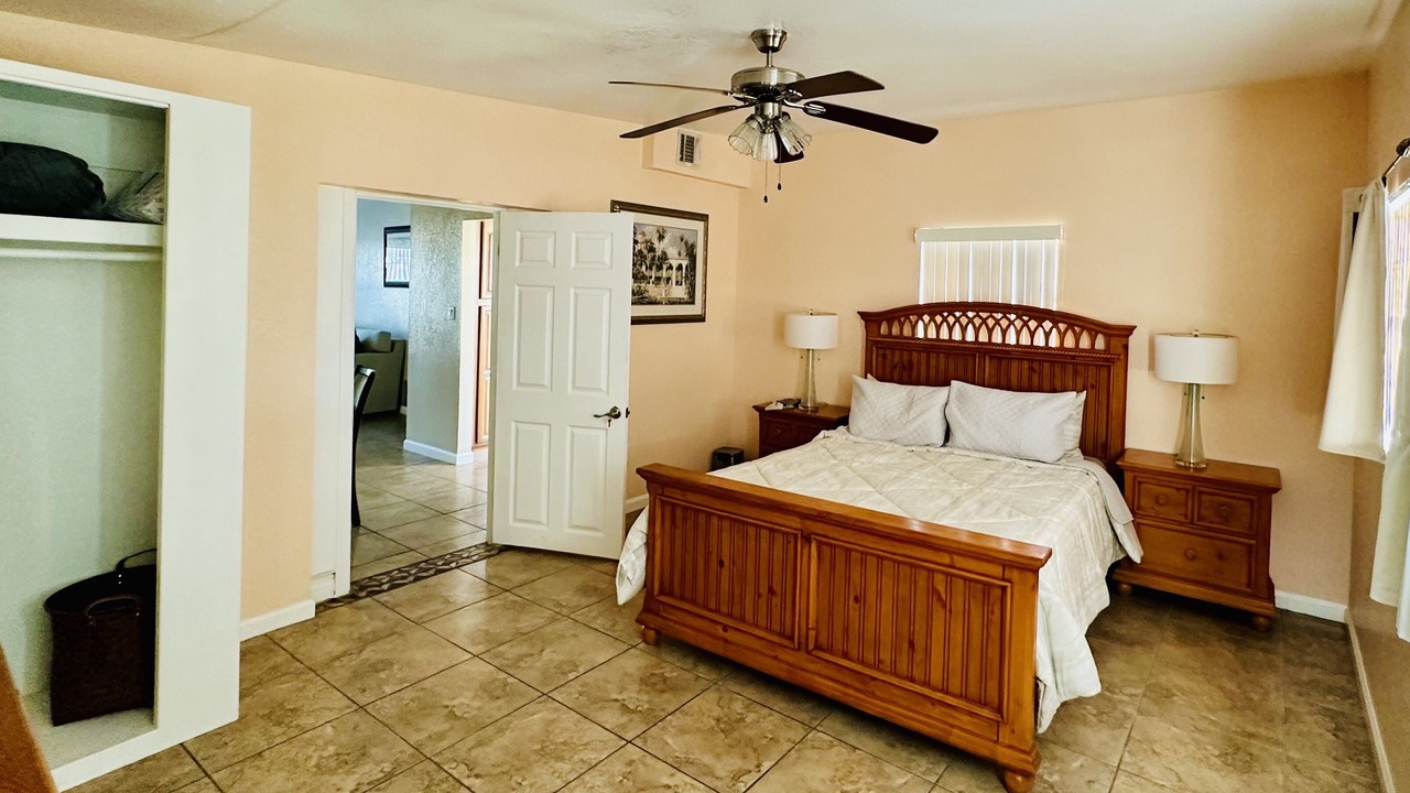 Photo of Bedroom in Azalea Park