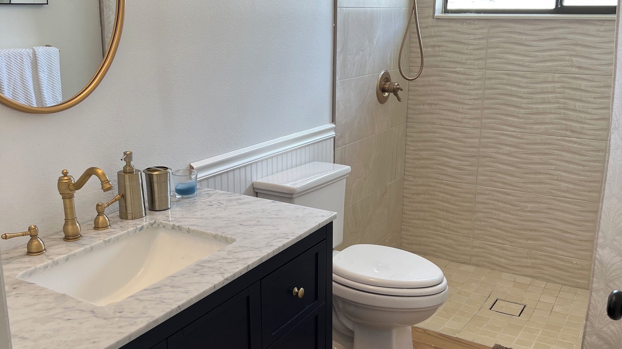 Photo of Bathroom in Buena Ventura Lakes