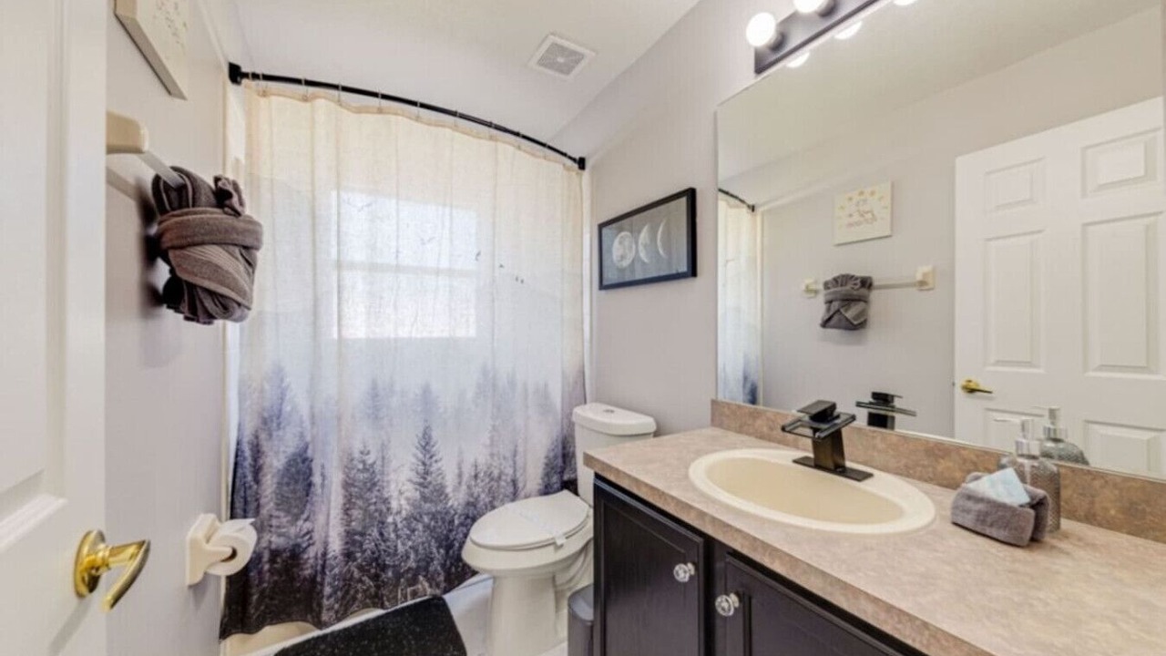 Photo of Bathroom in Thousand Oaks