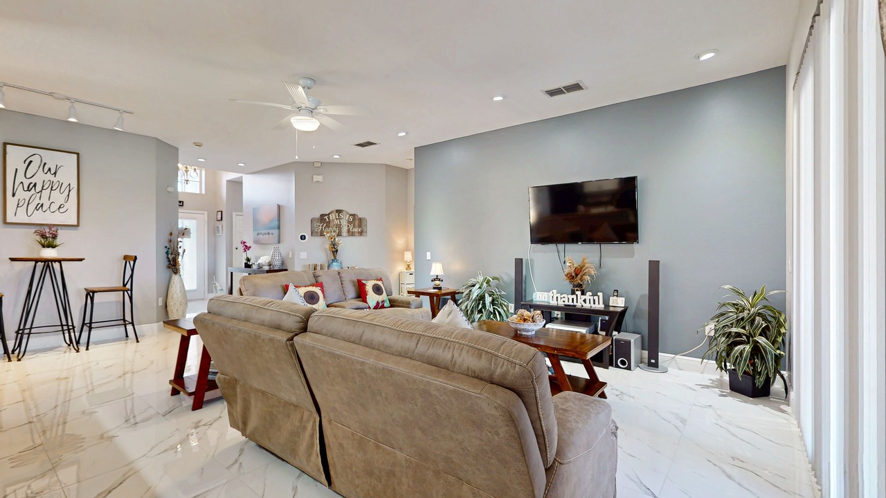 Photo of Livingroom in Crescent Lakes