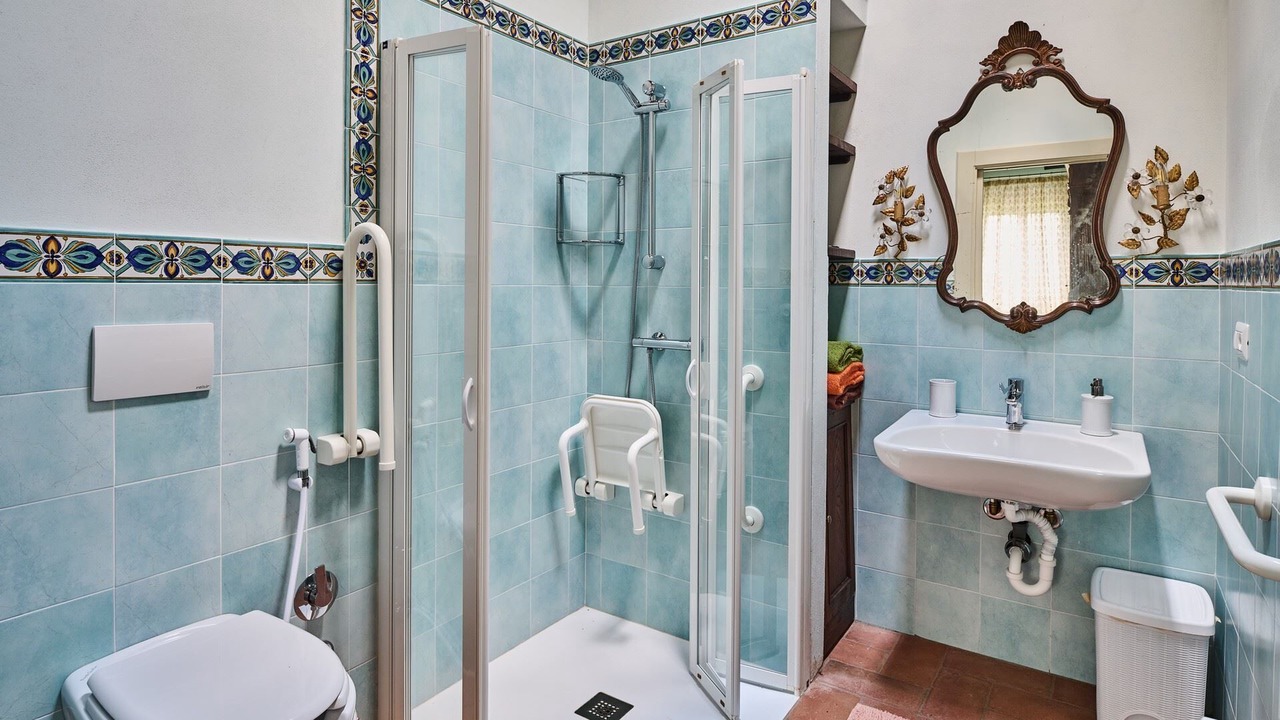 Photo of Bathroom in Molazzana