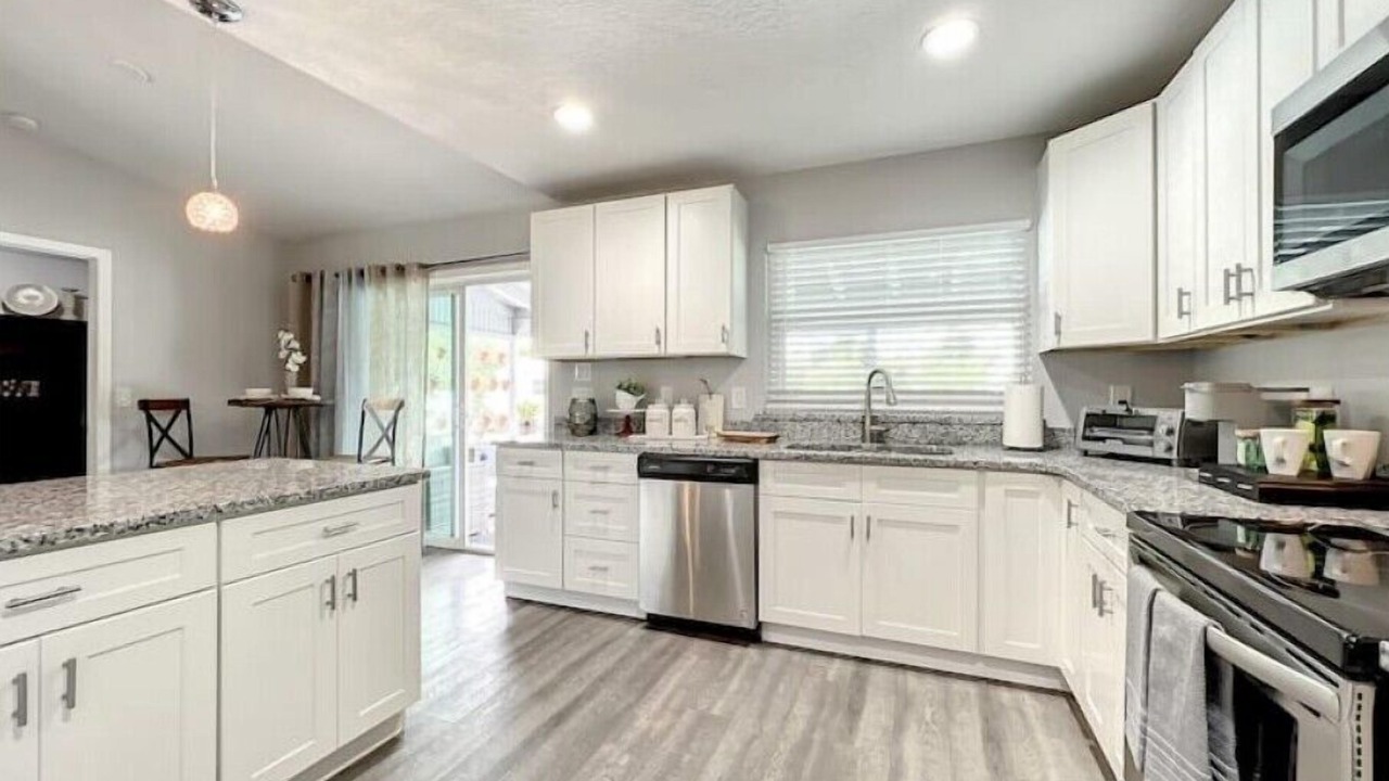 Photo of Kitchen in Azalea Park