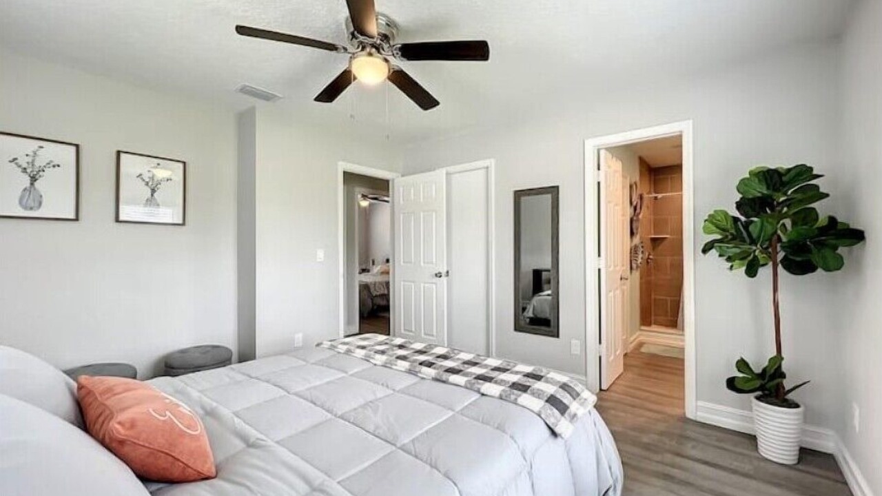 Photo of Bedroom in Azalea Park