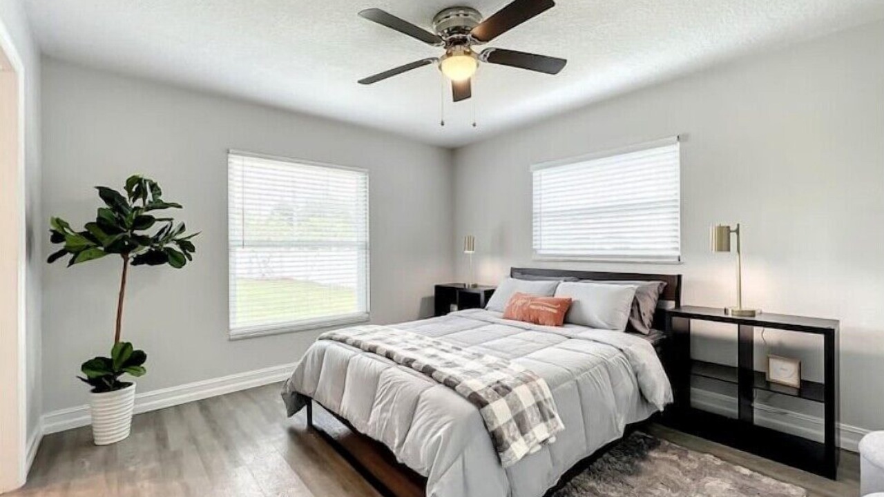 Photo of Bedroom in Azalea Park