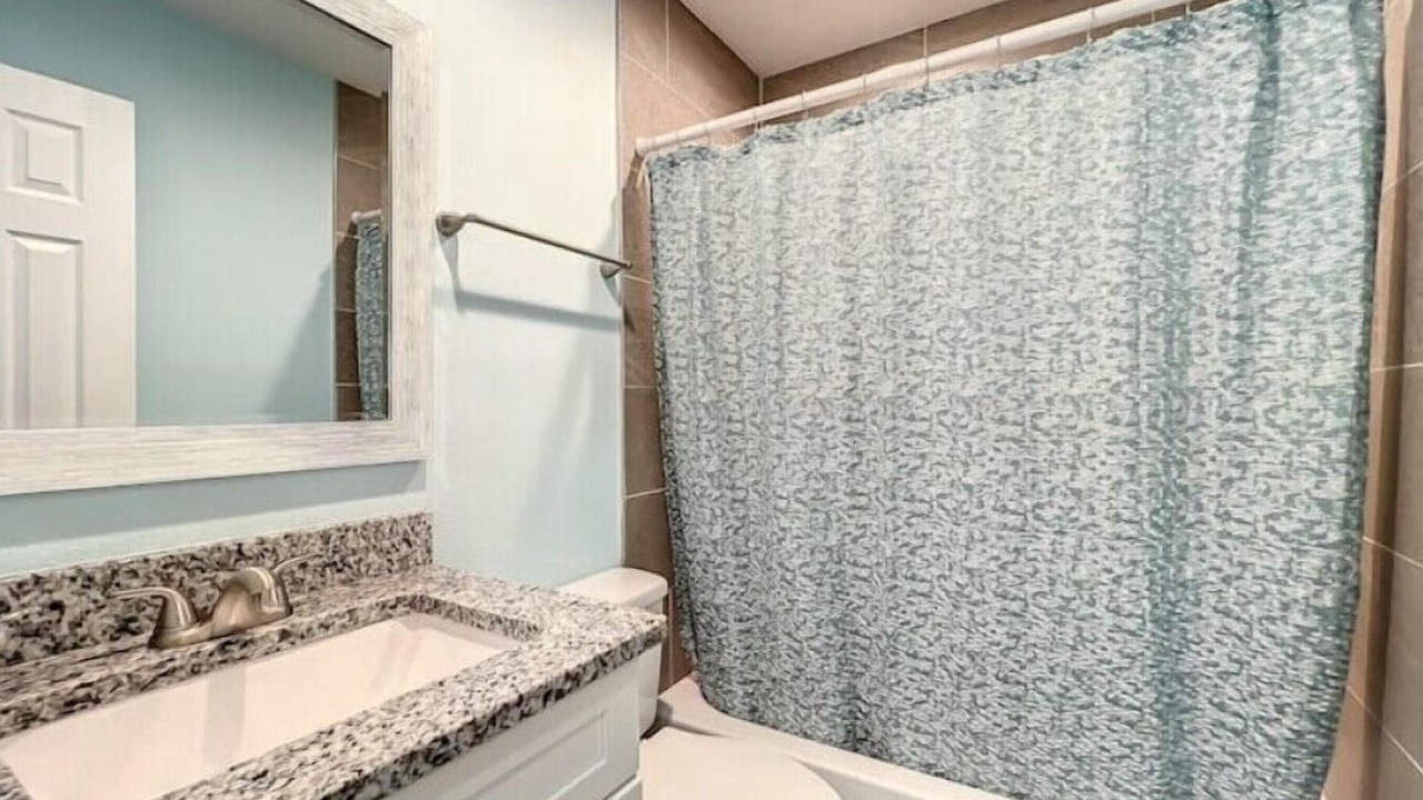 Photo of Bathroom in Azalea Park