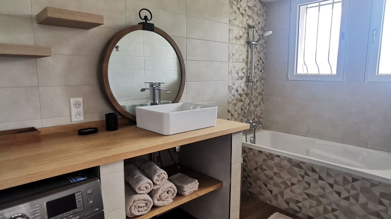 Photo of Bathroom in Contes