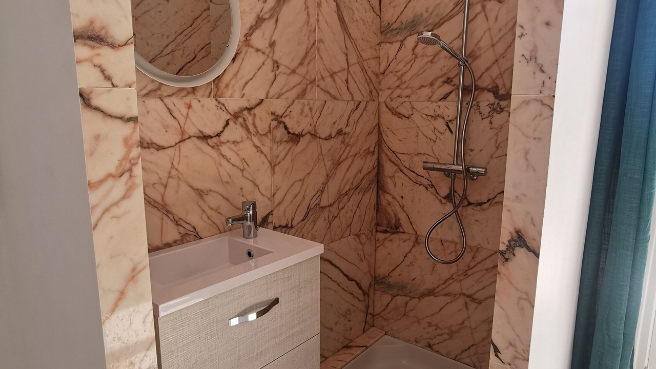 Photo of Bathroom in Contes
