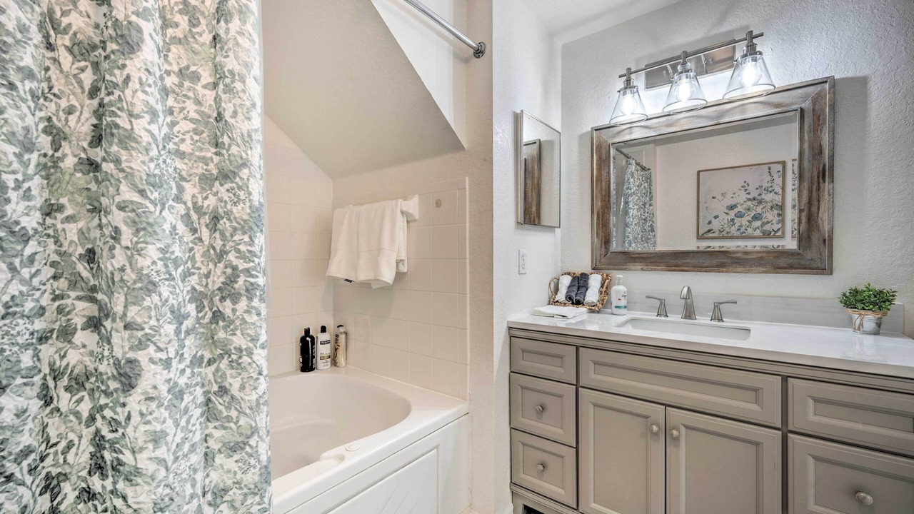 Photo of Bathroom in Venetian Bay Villages