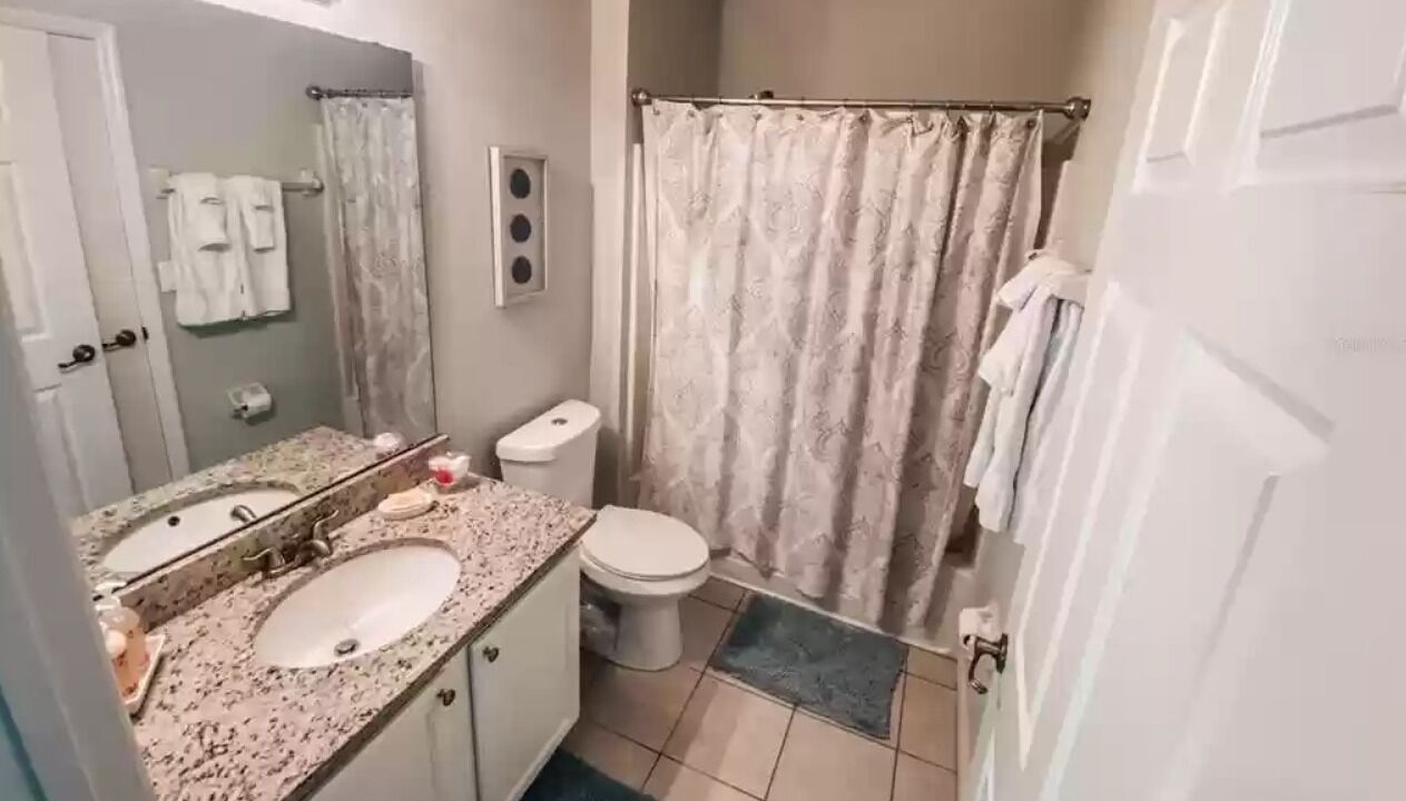 Photo of Bathroom in Sunset Lakes