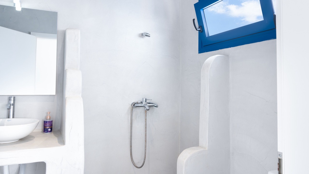 Photo of Bathroom in Perissa