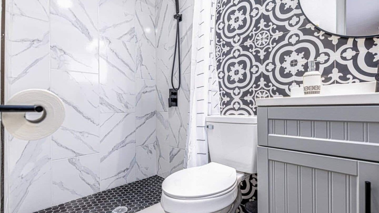 Photo of Bathroom in Azalea Park