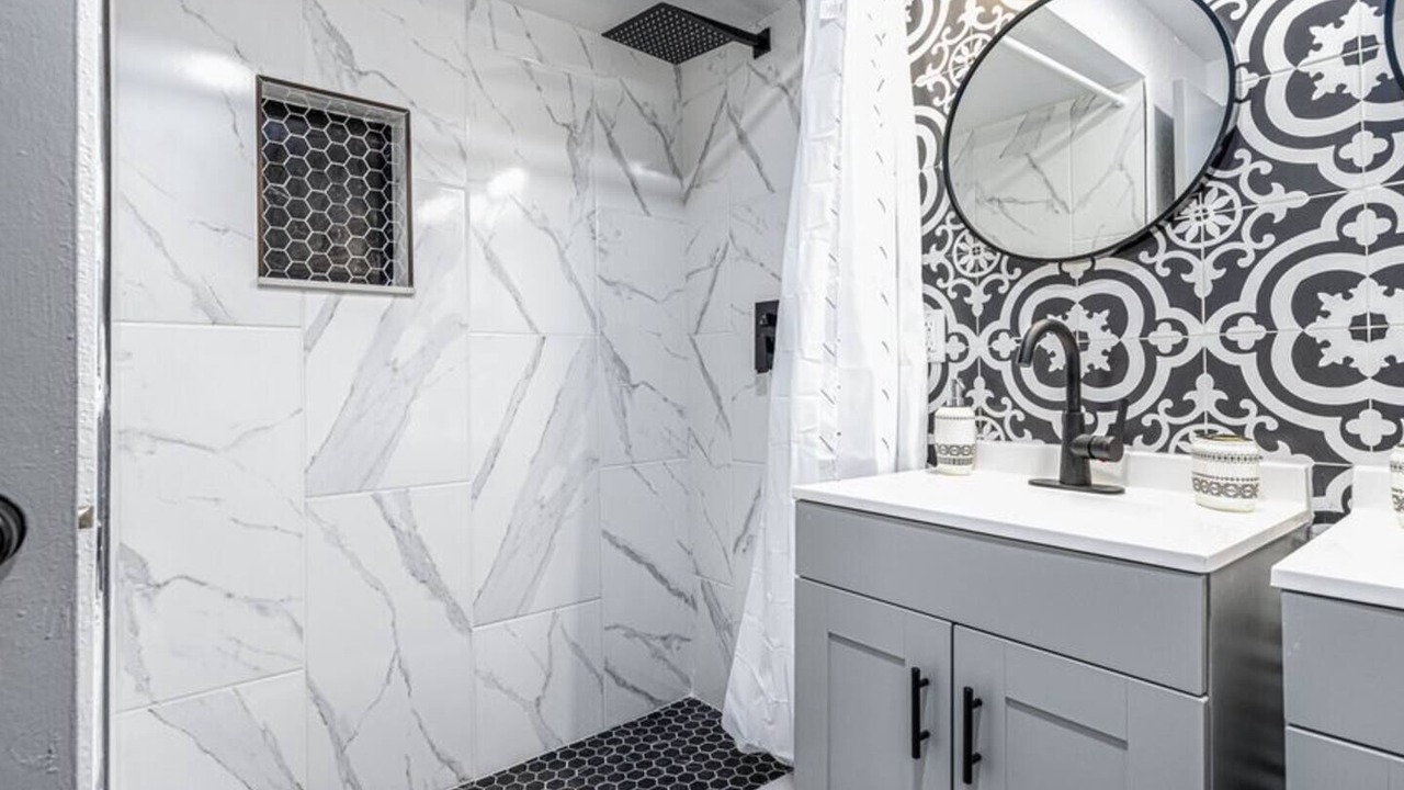 Photo of Bathroom in Azalea Park