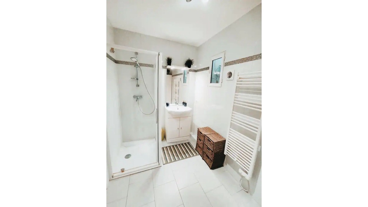 Photo of Bathroom in Contes