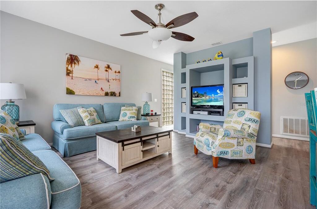 Photo of Livingroom in Sunset Lakes