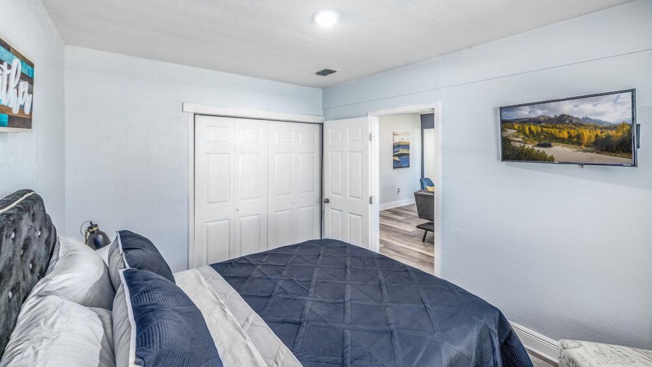 Photo of Bedroom in Azalea Park