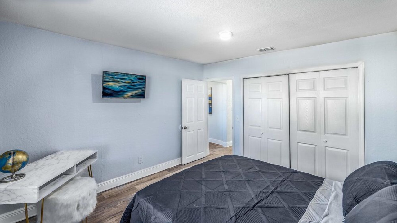 Photo of Bedroom in Azalea Park