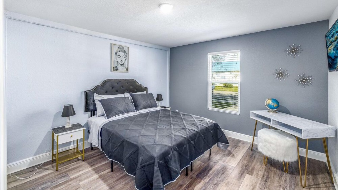 Photo of Bedroom in Azalea Park
