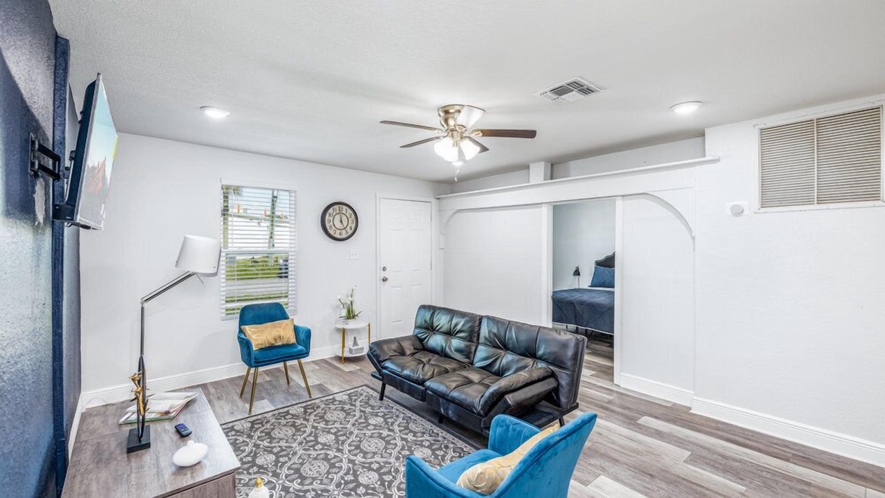 Photo of Bedroom in Azalea Park