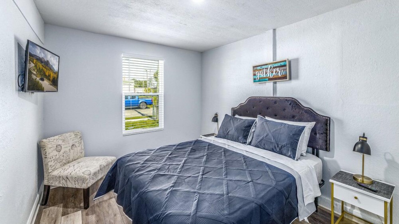 Photo of Bedroom in Azalea Park