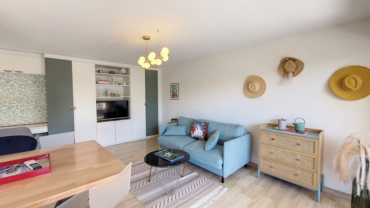 Photo of Livingroom in Prado - Republique