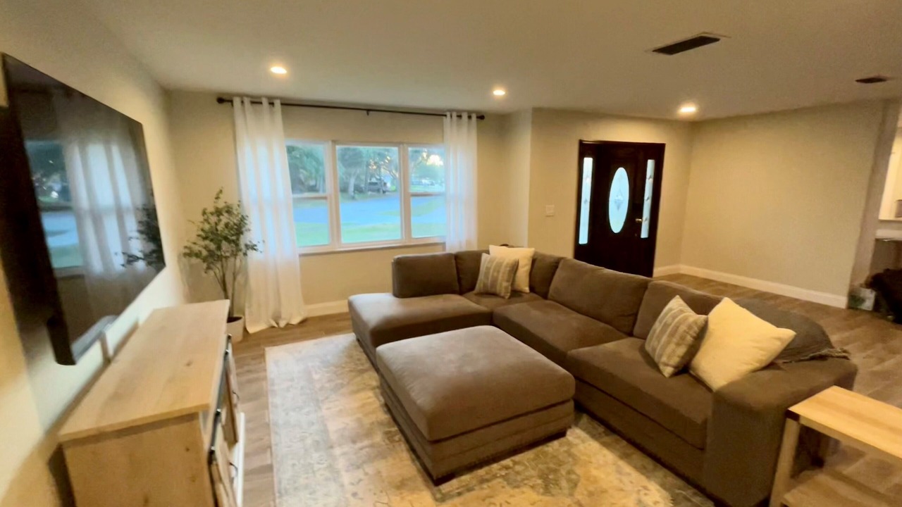 Photo of Livingroom in Longwood