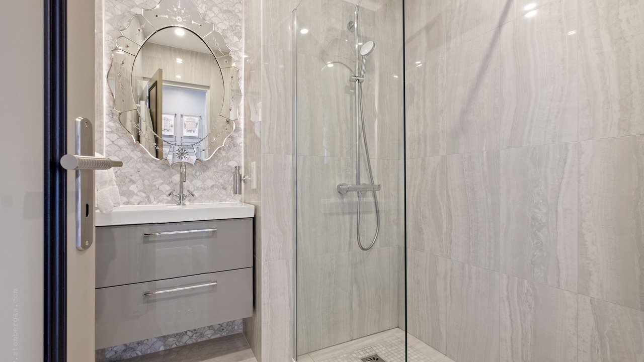 Photo of Bathroom in Musicians Quarter