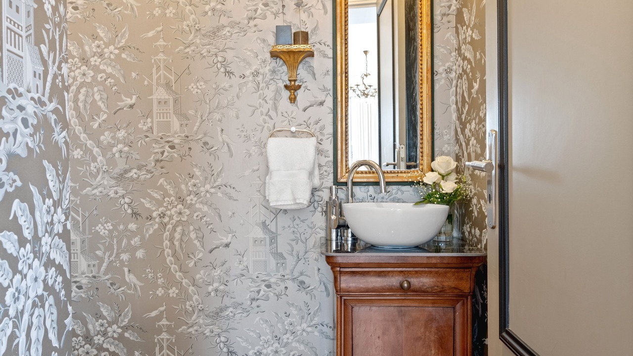 Photo of Bathroom in Musicians Quarter
