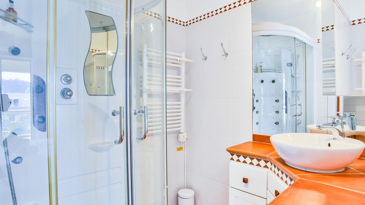 Photo of Bathroom in Prado - Republique