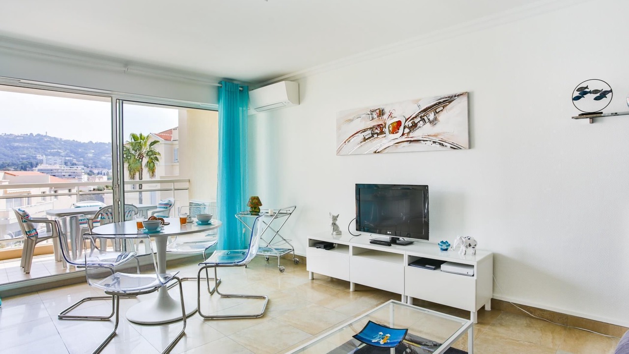 Photo of Livingroom in Prado - Republique