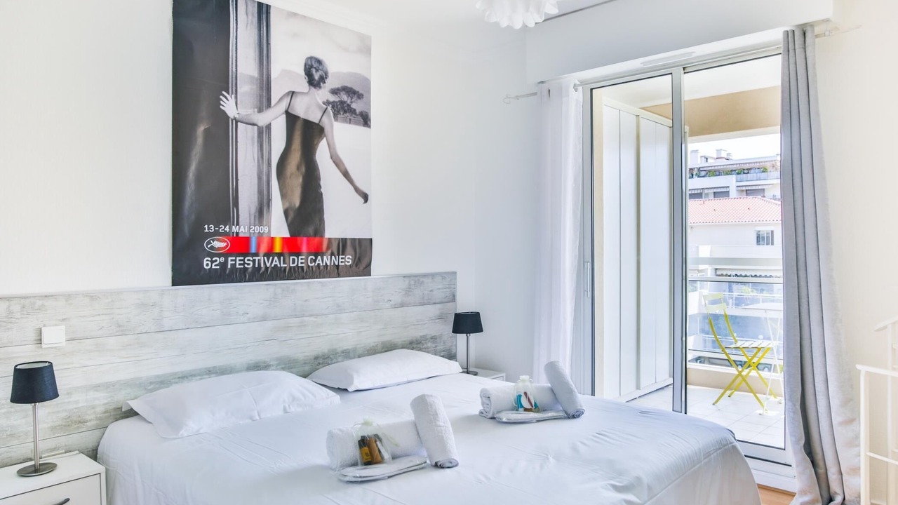 Photo of Bedroom in Prado - Republique