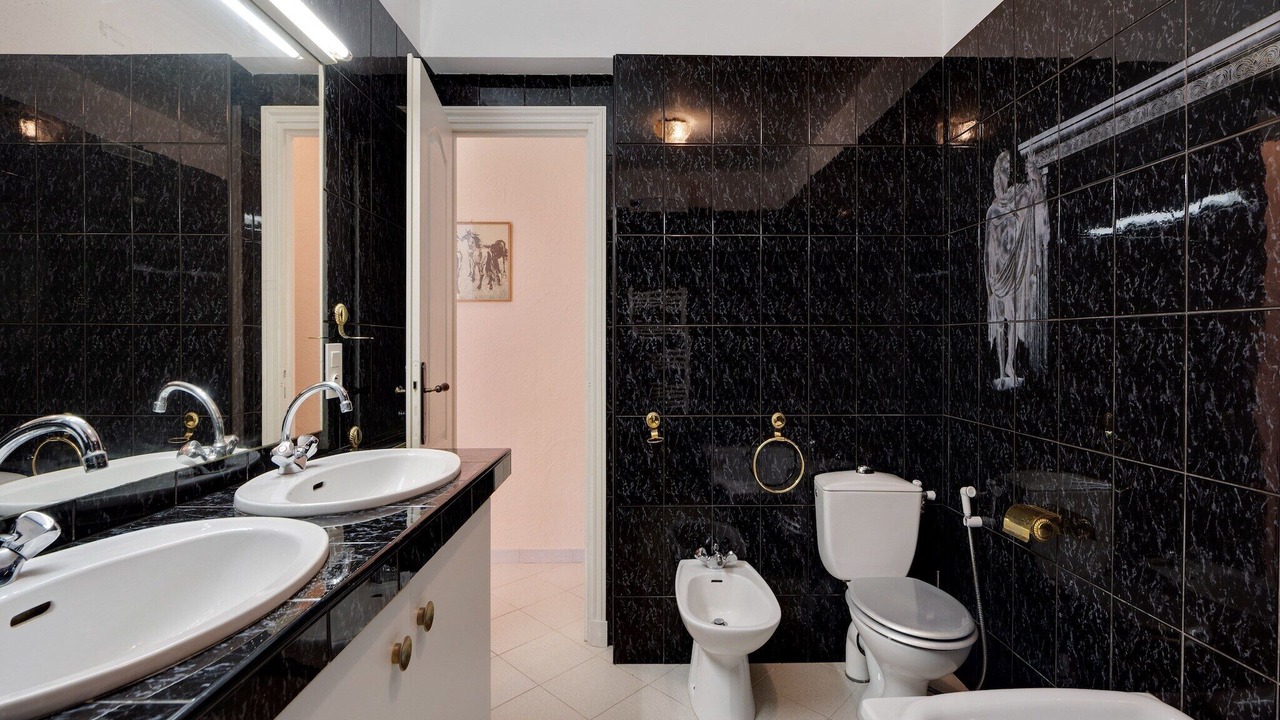 Photo of Bathroom in Drap