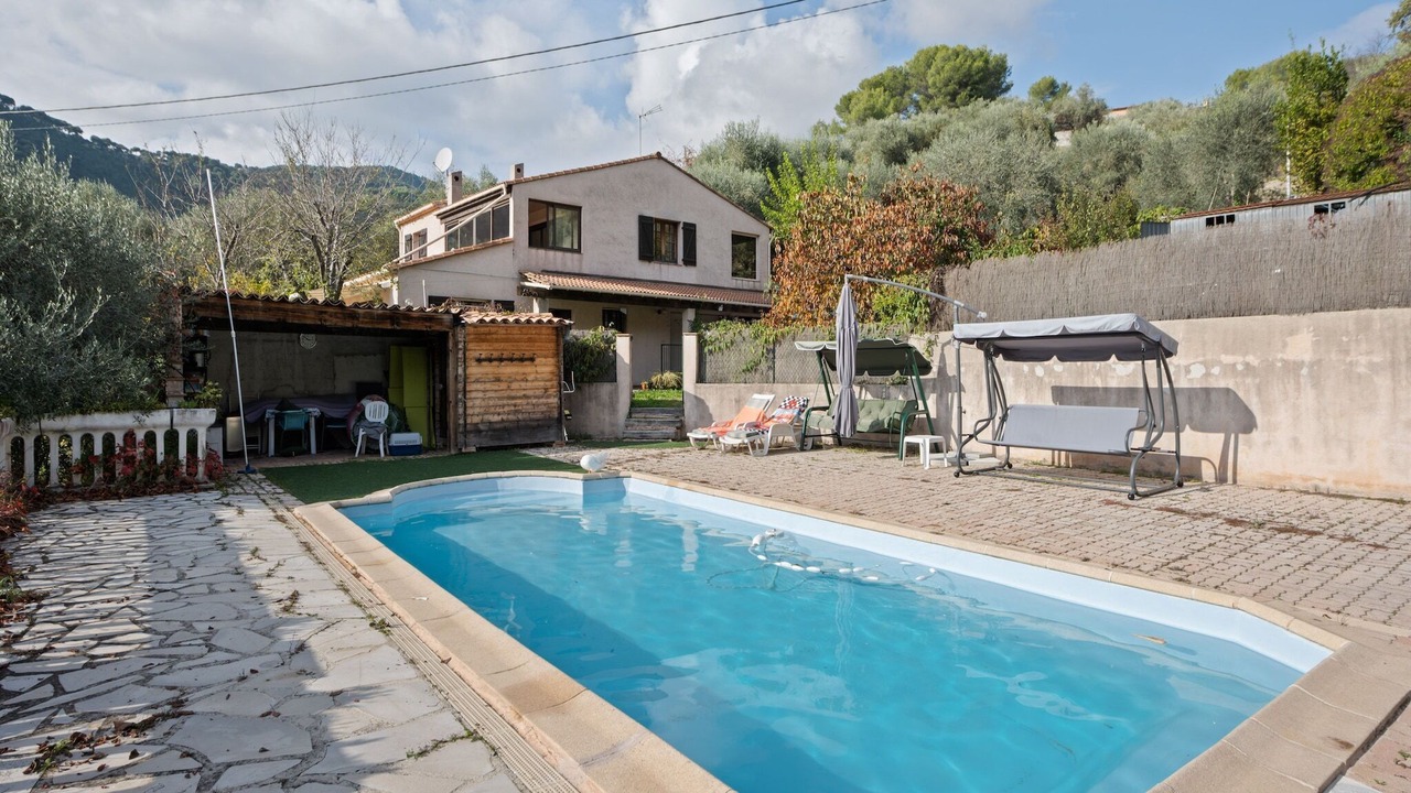 Photo of Outdoor in Drap