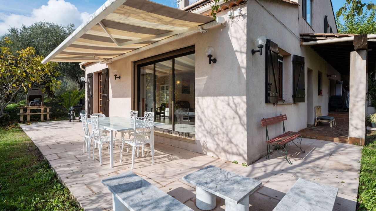 Photo of Outdoor in Drap