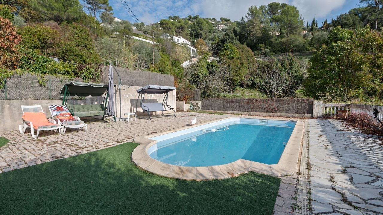 Photo of Outdoor in Drap