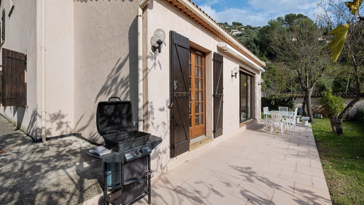 Photo of Patio Balcony in Drap