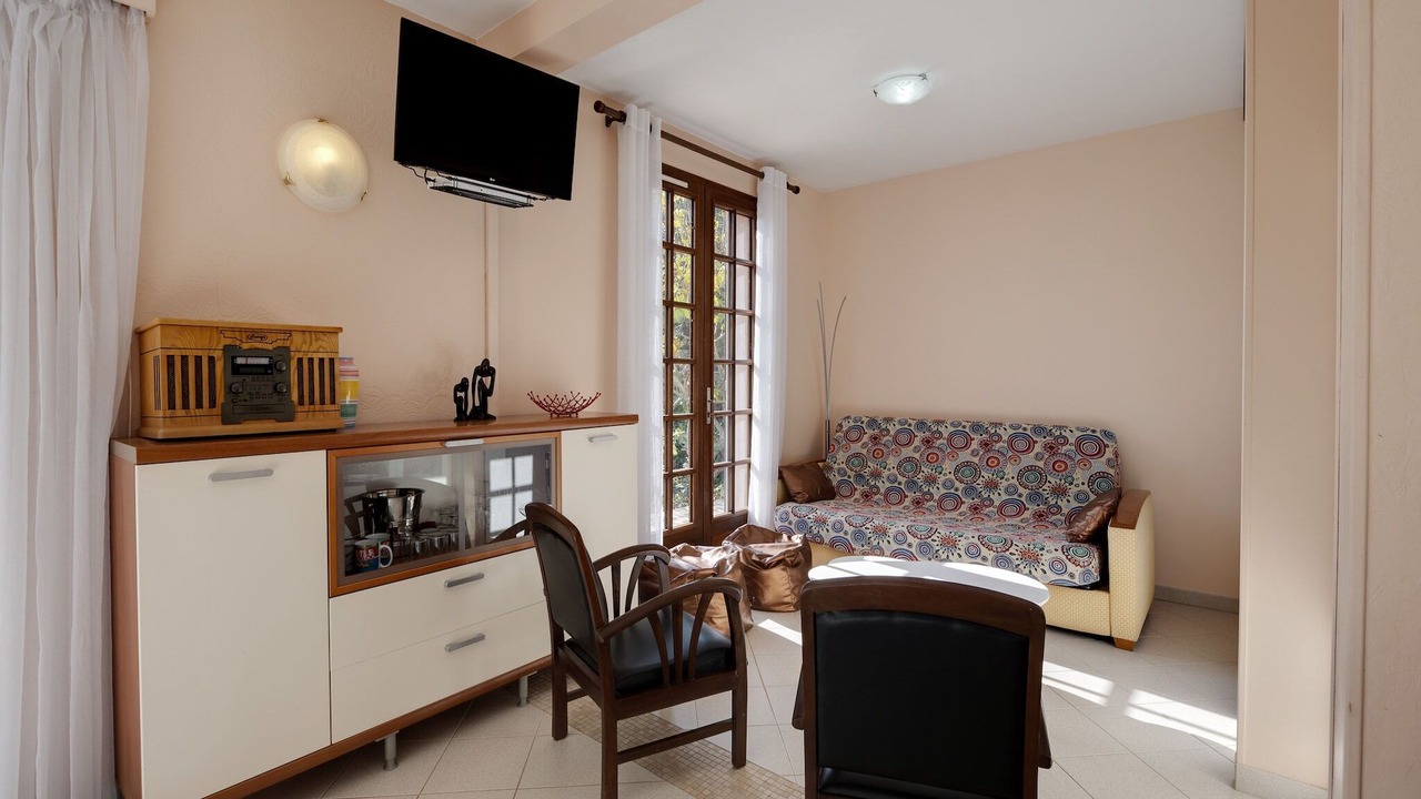 Photo of Livingroom in Drap